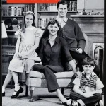 Kenar 1998 8-Page Print Ad - Linda Evangelista