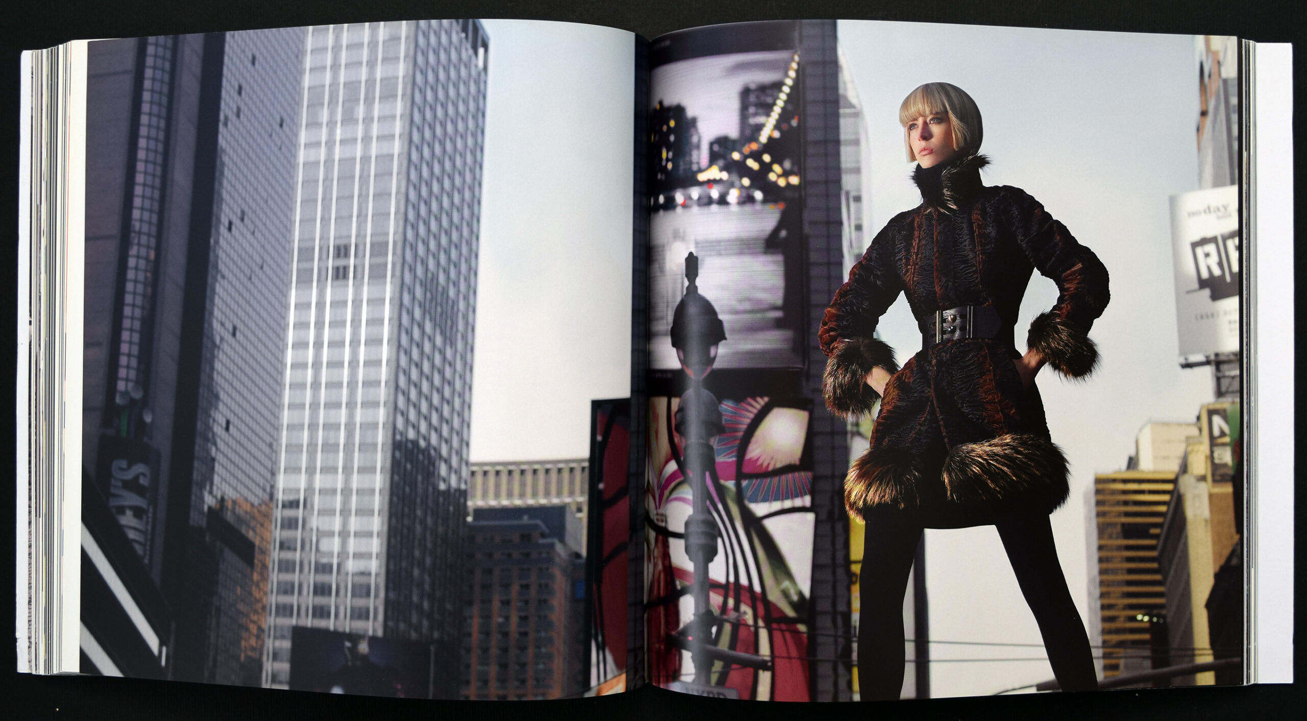 Fendi Un Art Autre 2013 Tokyo Exhibition Catalogue – Karl Lagerfeld Fur Sketchbook